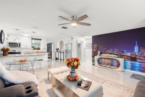 Villa ou maison à vendre à Hollywood, Floride: 3 chambres, 137.03 m2 № 2400846 - photo 19