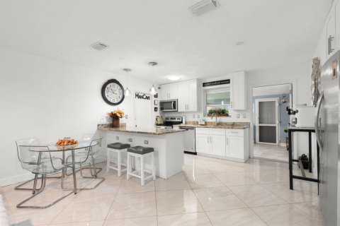 Villa ou maison à vendre à Hollywood, Floride: 3 chambres, 137.03 m2 № 2400846 - photo 18
