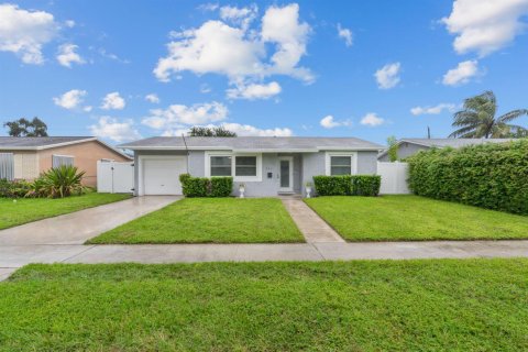 Villa ou maison à Hollywood, Floride 3 chambres, 137.03 m2 № 2400846