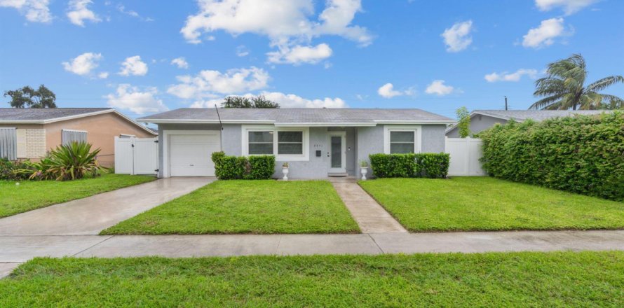 Villa ou maison à Hollywood, Floride 3 chambres, 137.03 m2 № 2400846