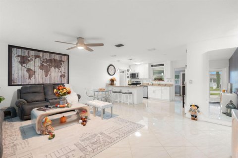 Villa ou maison à vendre à Hollywood, Floride: 3 chambres, 137.03 m2 № 2400846 - photo 12
