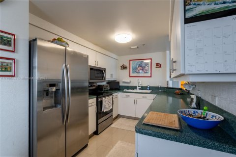 Copropriété à vendre à Bay Harbor Islands, Floride: 2 chambres, 150.5 m2 № 1934511 - photo 8