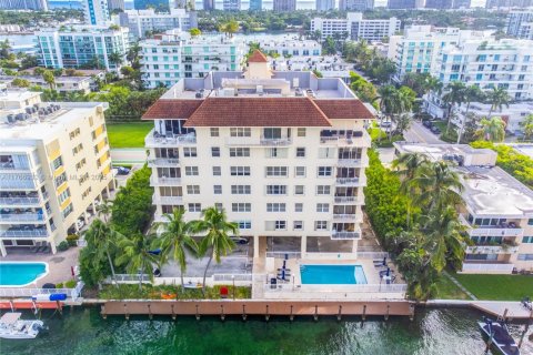 Copropriété à vendre à Bay Harbor Islands, Floride: 2 chambres, 150.5 m2 № 1934511 - photo 13