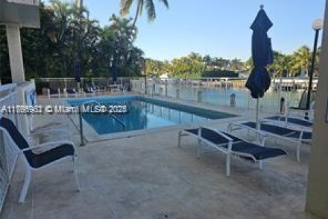 Copropriété à vendre à Bay Harbor Islands, Floride: 2 chambres, 150.5 m2 № 1934511 - photo 16