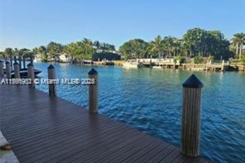 Copropriété à vendre à Bay Harbor Islands, Floride: 2 chambres, 150.5 m2 № 1934511 - photo 14