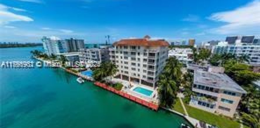 Condo à Bay Harbor Islands, Floride, 2 chambres  № 1934511