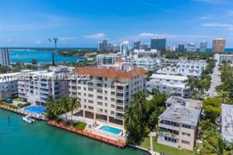 Copropriété à vendre à Bay Harbor Islands, Floride: 2 chambres, 150.5 m2 № 1934511 - photo 17