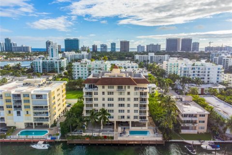 Copropriété à vendre à Bay Harbor Islands, Floride: 2 chambres, 150.5 m2 № 1934511 - photo 12