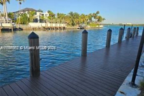 Copropriété à vendre à Bay Harbor Islands, Floride: 2 chambres, 150.5 m2 № 1934511 - photo 15