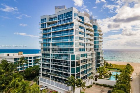 Кондоминиум с 1 спальней в Форт-Лодердейл, Флорида № 2002404