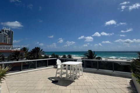 Condo in Miami Beach, Florida, 1 bedroom  № 1711174 - photo 21