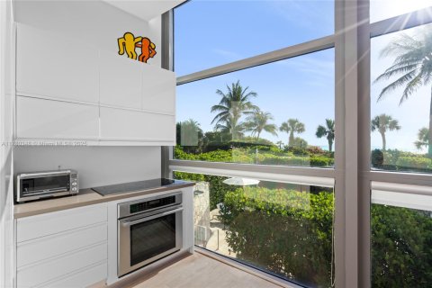 Condo in Miami Beach, Florida, 1 bedroom  № 1711174 - photo 9