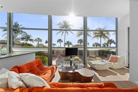 Condo in Miami Beach, Florida, 1 bedroom  № 1711174 - photo 1