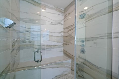 Condo in Miami Beach, Florida, 1 bedroom  № 1711174 - photo 18