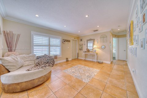 House in Miami, Florida 3 bedrooms, 167.22 sq.m. № 1784239 - photo 13