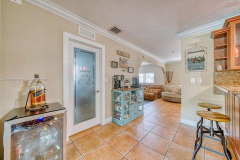 House in Miami, Florida 3 bedrooms, 167.22 sq.m. № 1784239 - photo 20