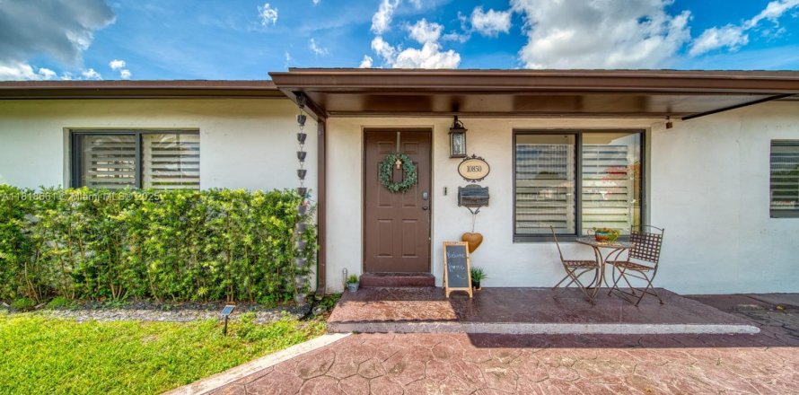 House in Miami, Florida 3 bedrooms, 167.22 sq.m. № 1784239