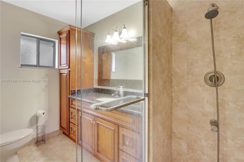 Condo in Doral, Florida, 2 bedrooms  № 1926757 - photo 19