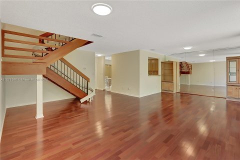 Condo in Doral, Florida, 2 bedrooms  № 1926757 - photo 8