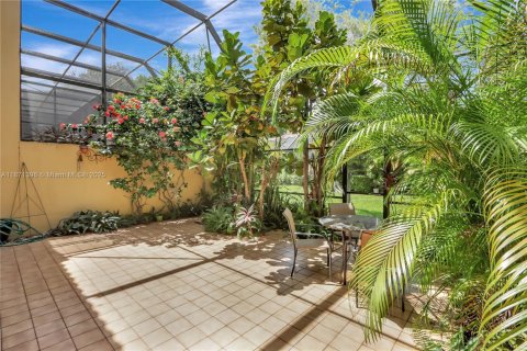 Condo in Doral, Florida, 2 bedrooms  № 1926757 - photo 4