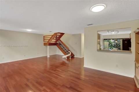 Condo in Doral, Florida, 2 bedrooms  № 1926757 - photo 9