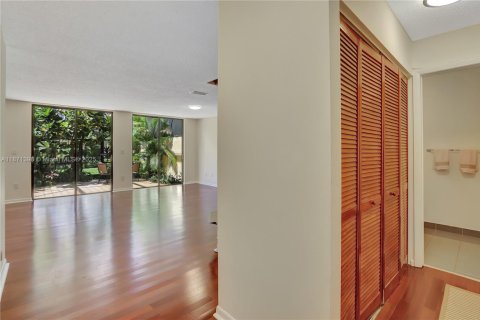 Condo in Doral, Florida, 2 bedrooms  № 1926757 - photo 6