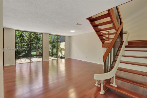 Condo in Doral, Florida, 2 bedrooms  № 1926757 - photo 7
