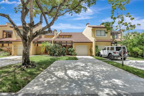 Condo in Doral, Florida, 2 bedrooms  № 1926757 - photo 1