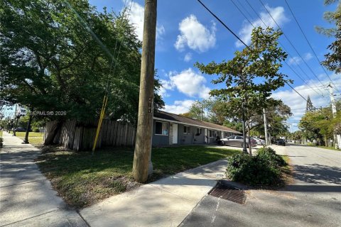 Casa en alquiler en Fort Lauderdale, Florida, 2 dormitorios, 213.58 m2 № 1999860 - foto 12