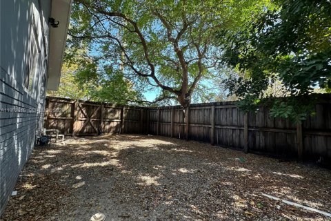 Casa en alquiler en Fort Lauderdale, Florida, 2 dormitorios, 213.58 m2 № 1999860 - foto 11