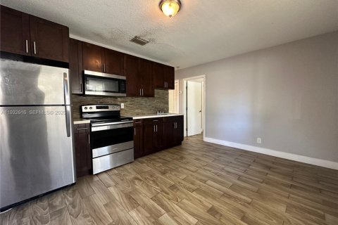 Casa en alquiler en Fort Lauderdale, Florida, 2 dormitorios, 213.58 m2 № 1999860 - foto 4