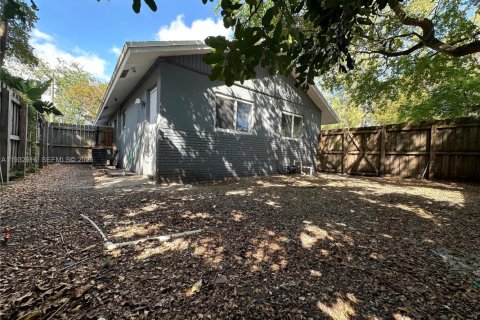 Casa en alquiler en Fort Lauderdale, Florida, 2 dormitorios, 213.58 m2 № 1999860 - foto 10