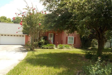 House in Gainesville, Florida 4 bedrooms, 174.47 sq.m. № 1675307 - photo 1
