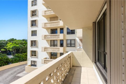 Condominio en venta en Bal Harbour, Florida, 1 dormitorio, 94.67 m2 № 2044559 - foto 23