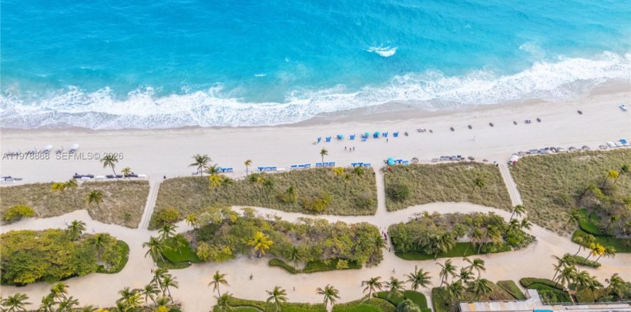 Condominio en Bal Harbour, Florida, 1 dormitorio  № 2044559