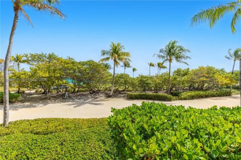 Condominio en venta en Bal Harbour, Florida, 1 dormitorio, 94.67 m2 № 2044559 - foto 10