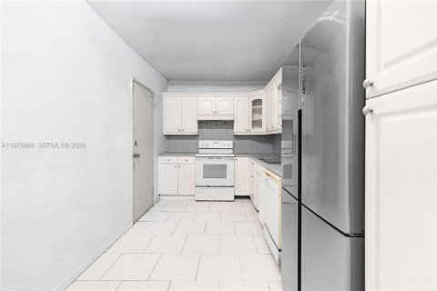 Condominio en venta en Bal Harbour, Florida, 1 dormitorio, 94.67 m2 № 2044559 - foto 15