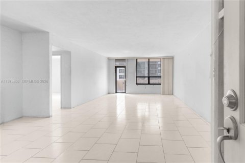 Condominio en venta en Bal Harbour, Florida, 1 dormitorio, 94.67 m2 № 2044559 - foto 16