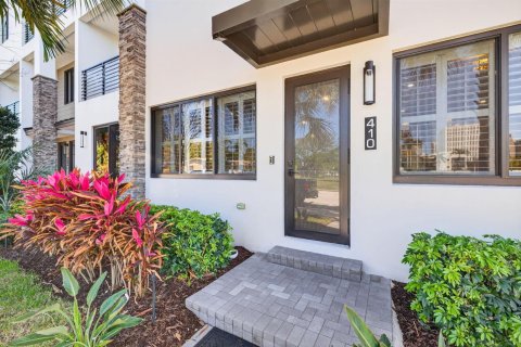 Townhouse in Fort Lauderdale, Florida 3 bedrooms, 202.99 sq.m. № 2390595 - photo 3