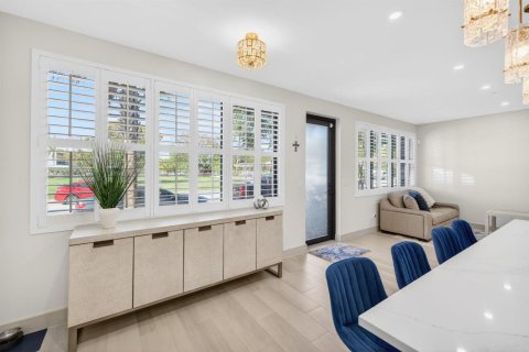 Townhouse in Fort Lauderdale, Florida 3 bedrooms, 202.99 sq.m. № 2390595 - photo 14