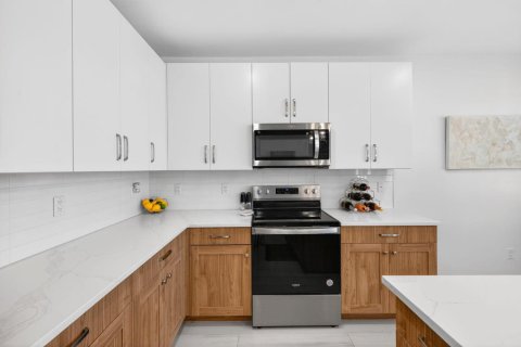 Townhouse in Fort Lauderdale, Florida 3 bedrooms, 202.99 sq.m. № 2390595 - photo 13
