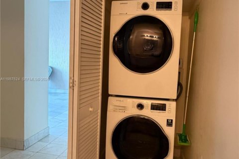 Copropriété à vendre à Miami, Floride: 1 chambre, 61.69 m2 № 2059347 - photo 20