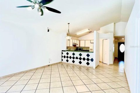 House in Orlando, Florida 3 bedrooms, 112.23 sq.m. № 2211164 - photo 6