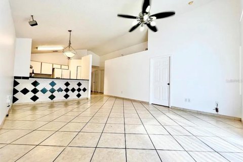 House in Orlando, Florida 3 bedrooms, 112.23 sq.m. № 2211164 - photo 8