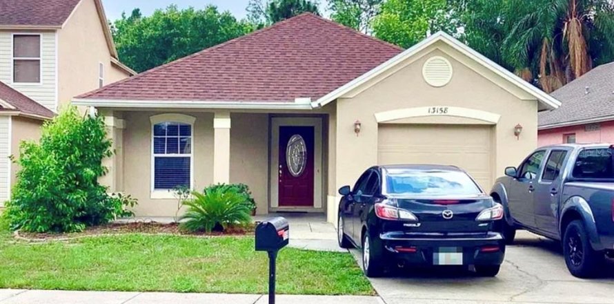 House in Orlando, Florida 3 bedrooms, 112.23 sq.m. № 2211164