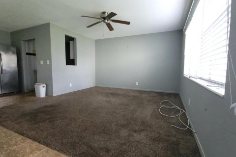 Condominio en West Palm Beach, Florida, 1 dormitorio  № 2173686
