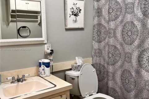 Condo in Hallandale Beach, Florida, 2 bedrooms  № 1333353 - photo 13