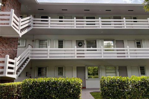 Condo in Hallandale Beach, Florida, 2 bedrooms  № 1333353 - photo 4