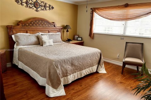 Condo in Hallandale Beach, Florida, 2 bedrooms  № 1333353 - photo 12