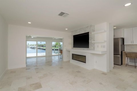 House in New Port Richey, Florida 3 bedrooms, 179.67 sq.m. № 1857679 - photo 9
